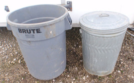 2 Garbage Cans - 1 Metal w Lid 1 Rubbermaid Brute - £43.86 GBP