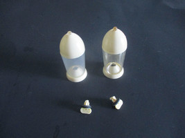 Stanley? Ball Point Salt Pepper Shakers Vtg - $90.67 MXN
