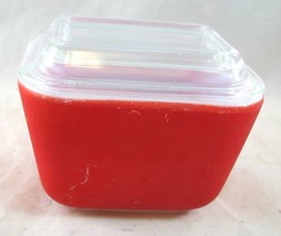 USA Vintage Small Pyrex Red Refrigerator Dish 501-B with Ribbed Glass Lid 501-C - £10.78 GBP