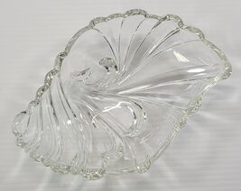 *MM) Vintage Clear Glass Floral Leaf Scalloped Candy Dish Bowl - $269.75 MXN