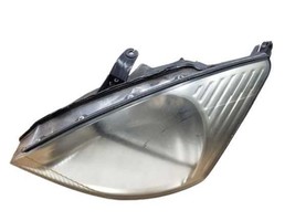 Driver Headlight Excluding SVT Without 4 HID Bulbs Fits 00-02 FOCUS 320898 - £42.04 GBP