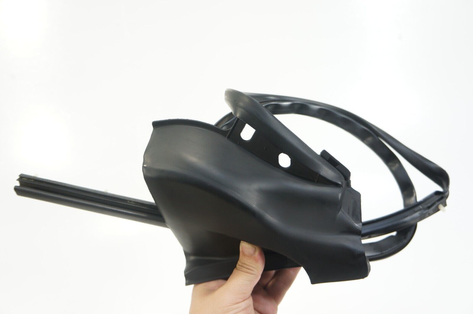 07-2015 jaguar xk xkr x150 front right side door exterior weather strip ... - $82.00
