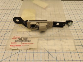 Toyota 73200-WB001 Seat Belt Shoulder Adjuster Anchor Front - $757.80 MXN