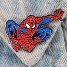 Spiderman Crouching Comic Book Peter Parker Pin Brooch Lightweight Small Marvel - £7.89 GBP