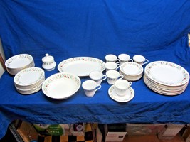 Christmas Holiday Service 42 Pieces Fine China Pearl Noel - Liling - £79.93 GBP