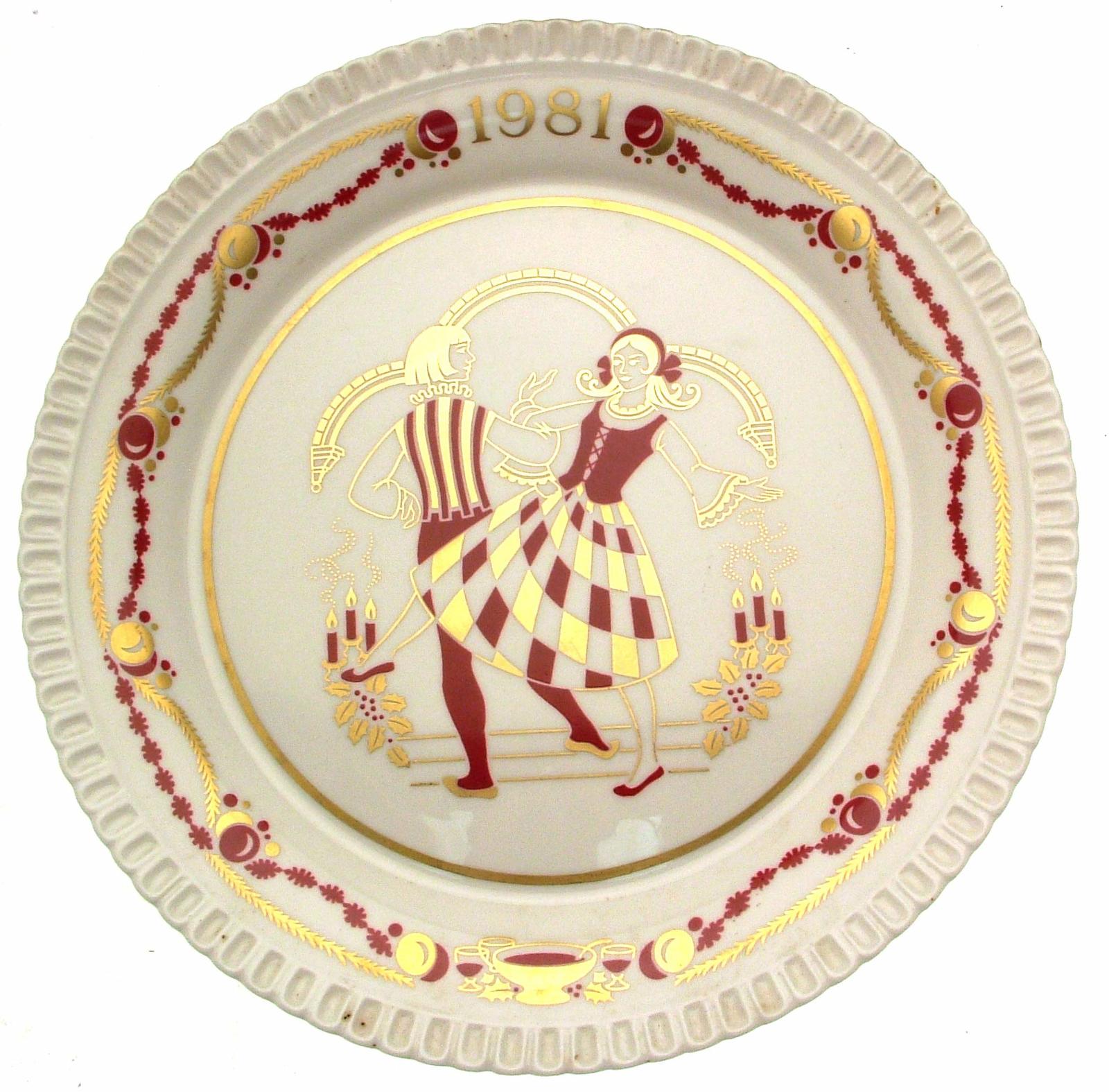 Spode Christmas Plate for 1981 - Make we Merry - CP1079 - $36.58