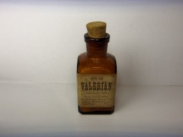 Vintage Mcmahon Drug Co. Dil Of Valerian Amber Bottle W Label Full Contents - £7.84 GBP