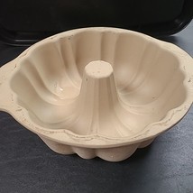 The Pampered Chef Family Heritage Stoneware Collection 10&quot; Fluted Bundt Pan EUC - £23.53 GBP