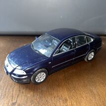 Welly 1:18 Scale 2001 Volkswagen Passat Sedan Blue Loose Diecast Car - $41.90