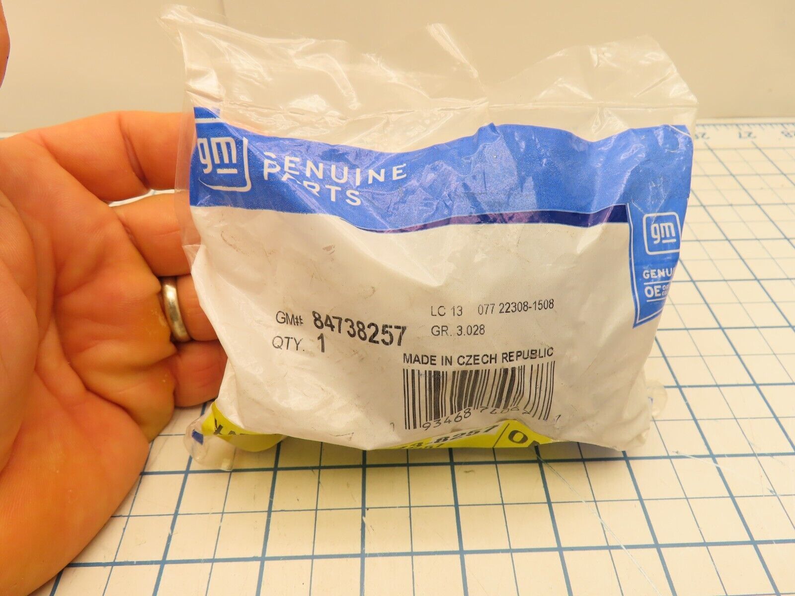 GM 84738257 Fuel Tank Filler Cap Factory Sealed General Motors - $27.07