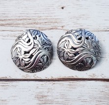 Vintage Clip On Earrings Ornate Silver Tone Patterned Circle 0.75&quot; - £10.35 GBP