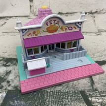 Vintage Bluebird Polly Pocket 1994 Pet Store Compact W Dog &amp; Girl Figure - £38.65 GBP