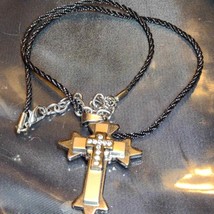 Beautiful men&#39;s Vtg stainless steel double tone silver cross necklace w/blk cord - £35.61 GBP