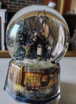 Family Christmas Winter Scene 3D Effect Snow Globe, Glass Plastic, Tradi... - $11.73