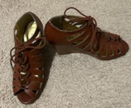 Women&#39;s Heels Platform Brown Tie String Enclosure Brand: Rampage Size: 6M - £19.97 GBP