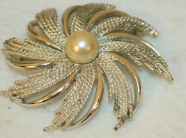 VTG Sarah Co Coventry Silver Pearl Flower Pinwheel Pin Brooch - £23.85 GBP