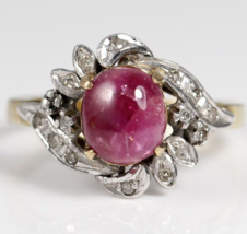 VINTAGE RUBY CABOCHON &amp; DIAMOND TWO TONE GOLD DAINTY RING SIZE 6 - $13,359.68 MXN