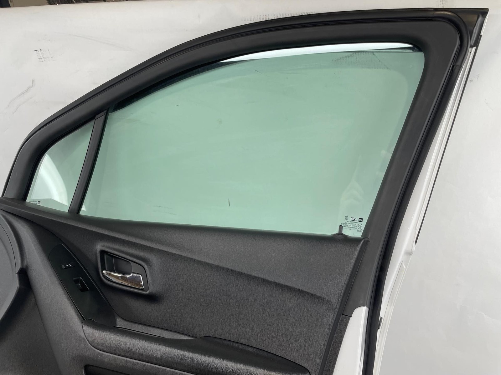2013-2022 Chevy Trax LS RH Passenger Front Door Assembly W/ Glass & Panel White Item image 12
