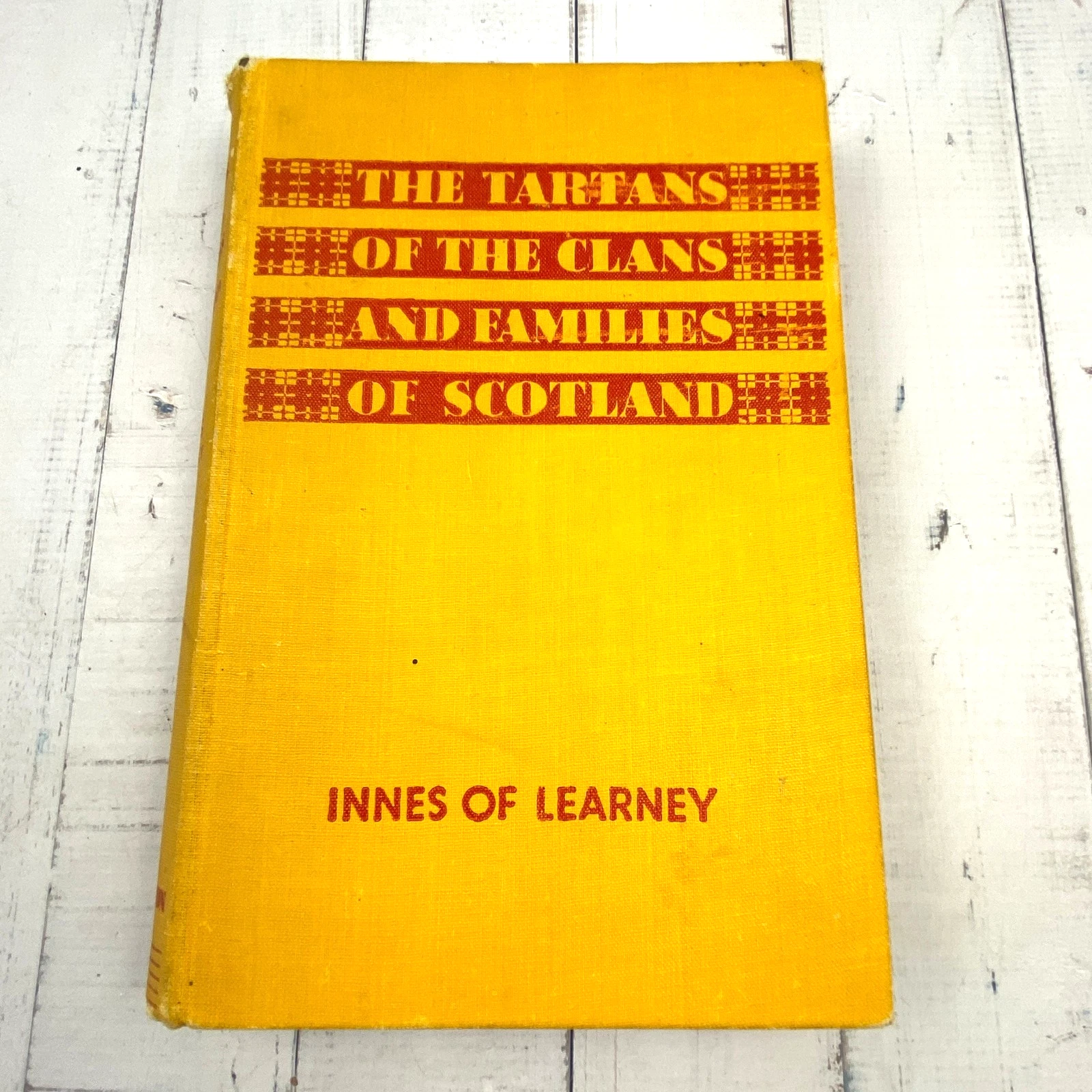&quot;The Tartans Of The Clans And Families of Scotland&quot; by Innes of Learney - $184.35 MXN