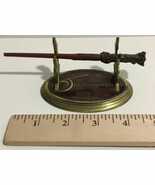 HARRY POTTER Olliwander  WAND IN ORIGINAL BOX -TM &amp; WBEL (s19) - $1,343.04 MXN