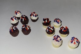Dollhouse Patriotic Cupcakes Doll Dessert  Decorated Frosted - £7.43 GBP