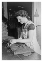 WW1 War Time Uniform Women Examiner Clipping Threads From Clothing 4X6 Photo - £6.26 GBP