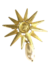 VTG 1.75&quot; Star Gold Tone ROMAN SOLDIER HEAD BROOCH With Faux Teardrop Pearl - £12.84 GBP