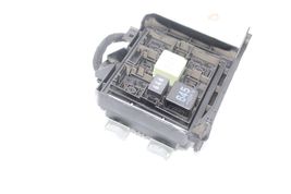11-18 VOLKSWAGEN TOUAREG RELAY PLATE W/ BRACKET Q0722 image 3