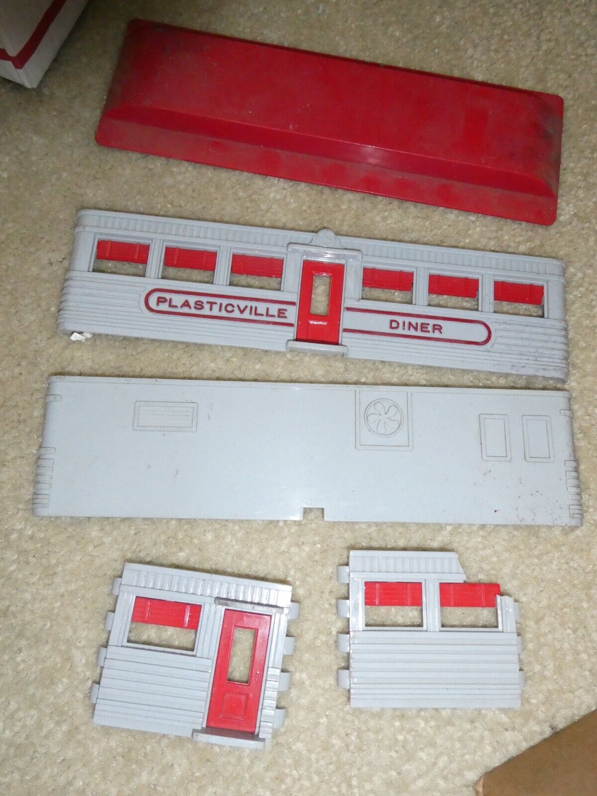 Vintage O Scale Plasticville Red and Gray Diner - $18.81