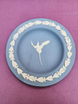 Vintage WEDGWOOD Jasperware Miniature Plate- BERMUDA LONGTAIL BIRD Small... - £15.87 GBP