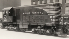 Maine Central Railroad MEC #952 HH600 Alco Locomotive Train B&amp;W Photo Portland - £7.65 GBP