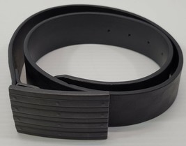 V) Men&#39;s Black Checkered Design Bonded Leather Belt Small 30-32 - $184.34 MXN