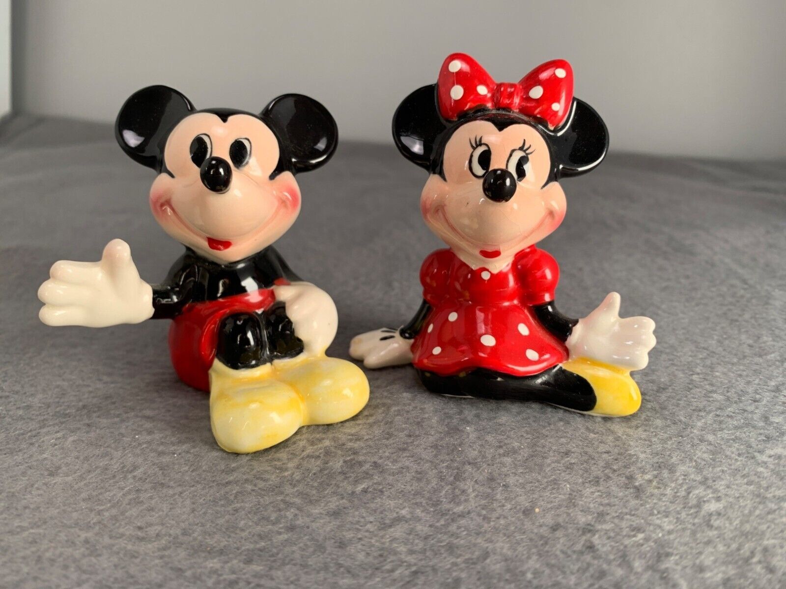 Vintage Mickey &amp; Minnie Mouse Ceramic Salt &amp; Pepper Shakers Collectible ... - $20.48