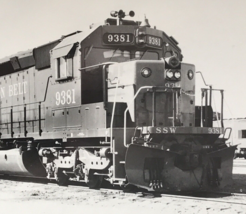 St Louis Southwestern Railway Cotton Belt SSW #9381 SD45T-2 Electromotive Photo - £7.58 GBP