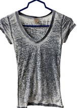Well Worn Gray Burner V Neck Cap Sleeve T Shirt Size XS - $9.42