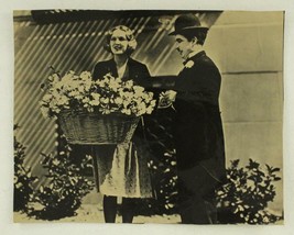 Vintage Movie Photo 8 X 10 THE BLIND GIRL CL7 Charlie Chaplin Virginia Cherill - £19.32 GBP