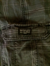 Wrangler shorts size 40 cargo style gray &amp; black plaid 100% cotton - £7.72 GBP