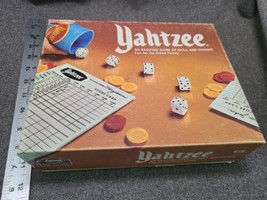 Yahtzee Game 1975 Lowe Blue Cup dice chips Vintage COMPLETE GUC - $12.41
