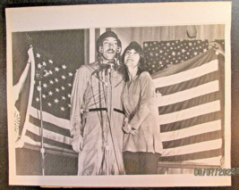 DONALD SUTHERLAND, JANE FONDA (ORIGINAL VINTAGE UNSEEN CANDID PHOTO) - $3,690.52 MXN