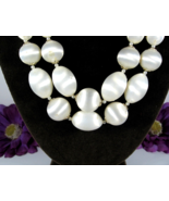 Vintage Necklace WHITE SATINY SHIMMERY Bead DOUBLE STRAND Goldtone Beade... - $328.21 MXN