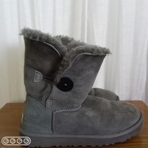 UGG Australia Gray Suede Shearling Lined Boot Side Button SHORT 5803 Women US 7 - £34.28 GBP