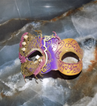 Laser-Cut Masquerade Mask Gold/Purple NEW - $348.28 MXN