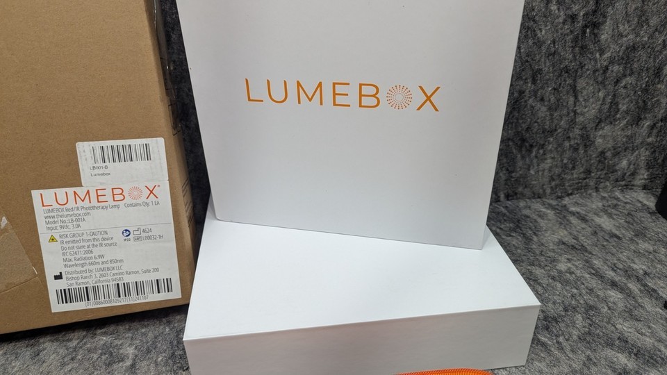 New/Open Box Lumebox (LB-001A)  Red Light Therapy Device with Case Item image 3