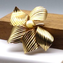 Vintage Golden Flower Brooch with Ridged Petals and Elegant Pearl Center, Modern - £25.60 GBP