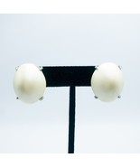 Richelieu Cabochon Earrings Clip-On Oval Faux Pearl Large 1&quot; X 3/4&quot; - $220.51 MXN