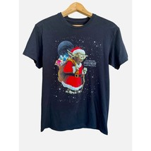 Men&#39;s Star Wars Yoda Santa Graphic T-Shirt Size Small NWOT - £15.65 GBP