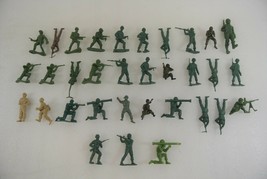 Toy Soldiers Lot of 33 Vintage Army Men MPC Made in Hong Kong Green Grey Beige - $36.76