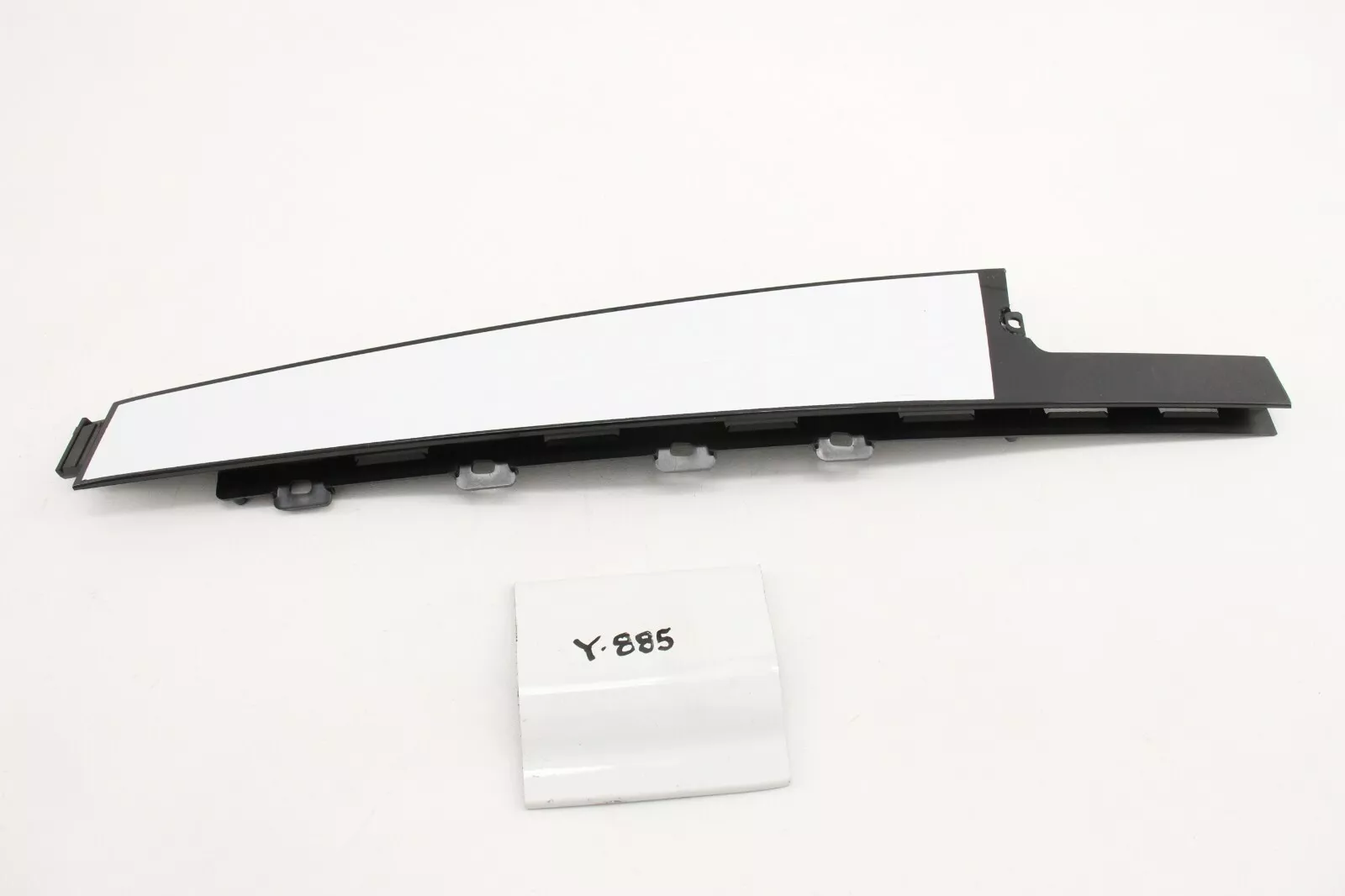 New OEM Land Rover Rear Door Frame Molding RH 2017-2021 Discovery LR105993 - £37.00 GBP