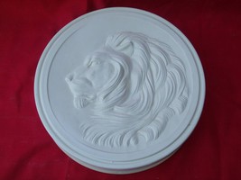 Lion 7.5&quot; Round Box Bisque To Paint - £7.99 GBP
