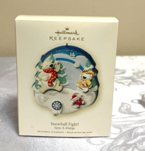 2008 Hallmark Keepsake Christmas Ornament Snowball Fight! Spin-A-Majigs Bears - £7.75 GBP